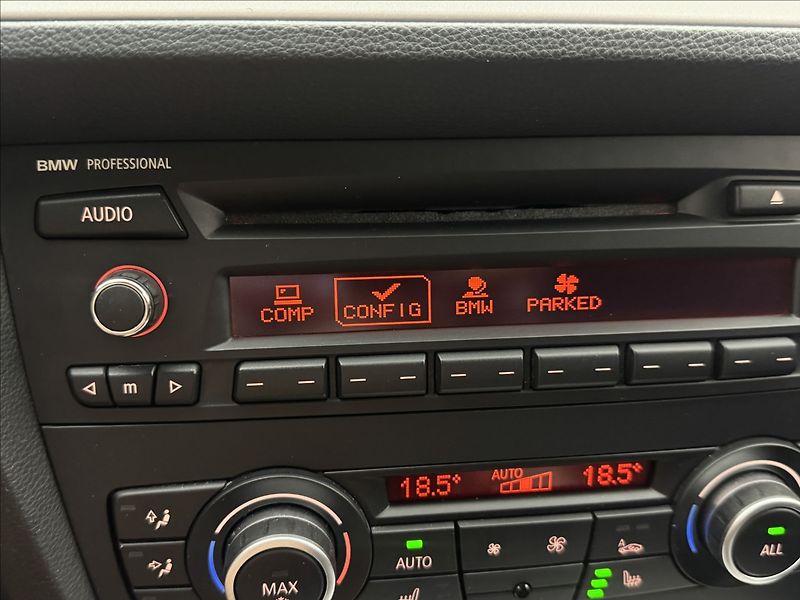 BMW Řada 3 2,0 i POLOKŮŽE AC VELKÝ SERVIS - fotka 21 z 44