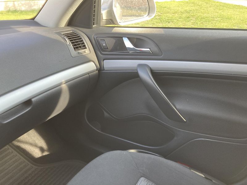 Škoda Octavia (2012) 2.0 TDi ČR, 2xKOLA, PĚKNÝ STAV - fotka 15 z 22