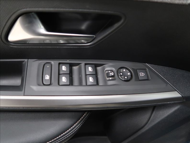 Peugeot 3008 1,2 ALLURE Hybrid 145 e-DCS6 - fotka 14 z 27