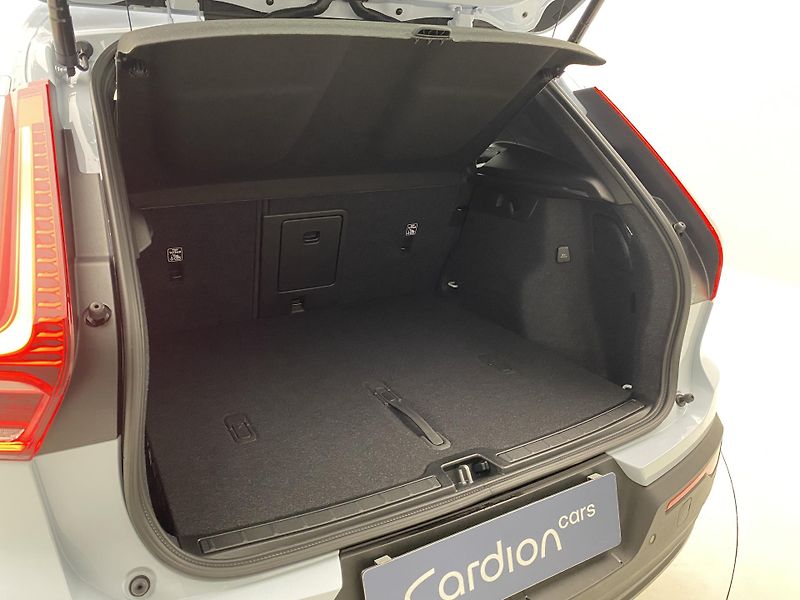 Volvo XC40 (2025) B3 AUT DARK PLUS - fotka 5 z 64