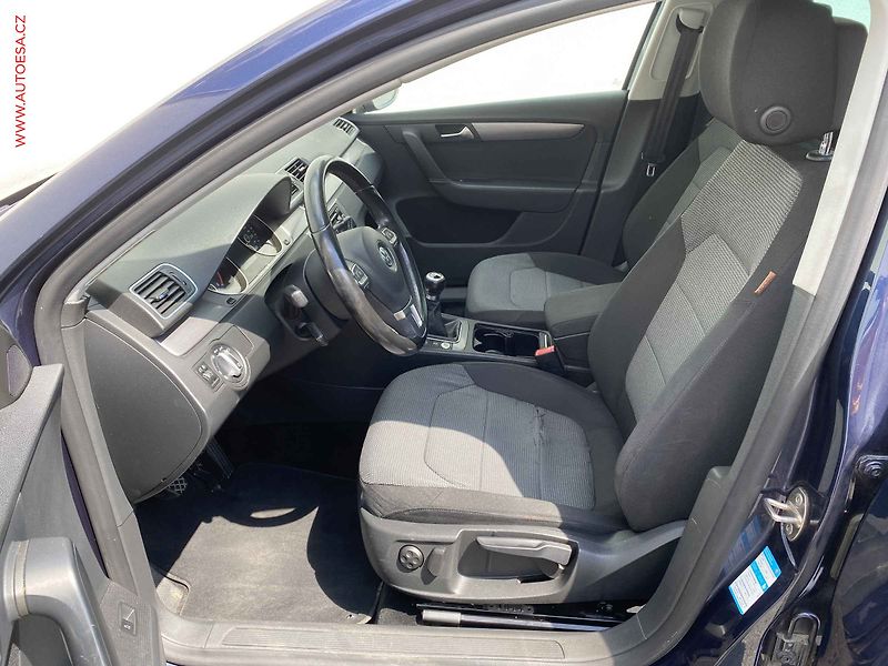 Volkswagen Passat (2011) 2.0 TDI, Comfortline, navi - fotka 9 z 19