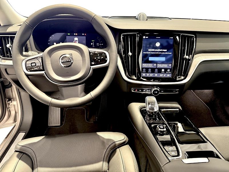 Volvo V60 (2026) T6 PHEV ULTRA DARK   - fotka 10 z 15