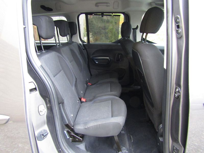 Peugeot Rifter (2020) 1.5 HDI LONG  7 MÍST - fotka 25 z 39