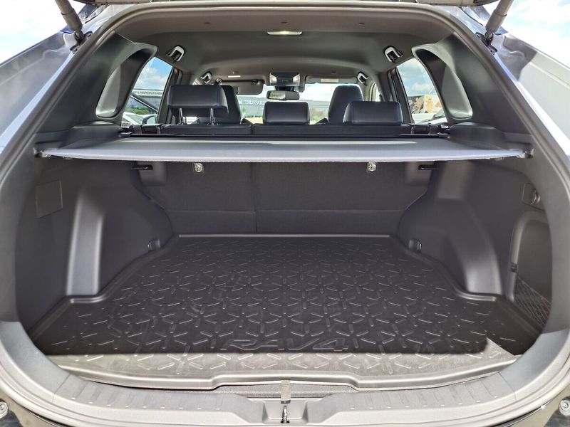 Toyota RAV4 SELECTION 4x4 2.5L HYBRID - fotka 14 z 14