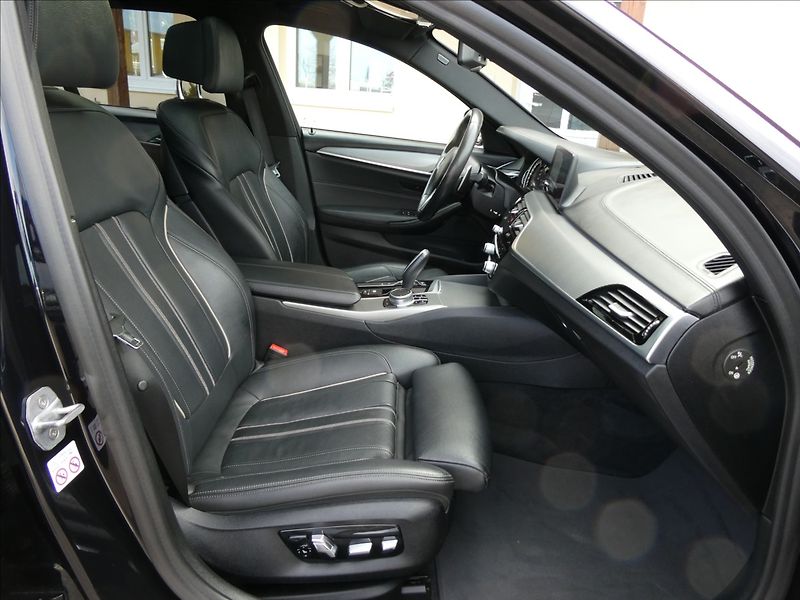 BMW Řada 5 3,0 540d xDrive 235kW MPaket,D - fotka 27 z 50