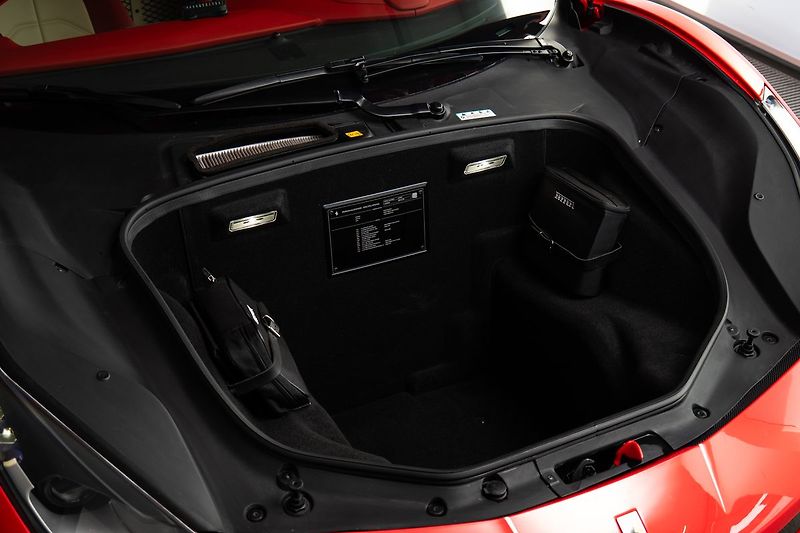 Ferrari 488 - fotka 17 z 23
