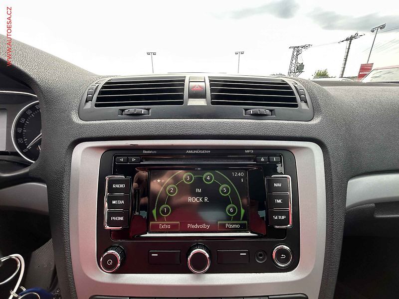 Škoda Octavia (2012) 1.6 TDi, 2.maj,ČR, servis - fotka 15 z 19