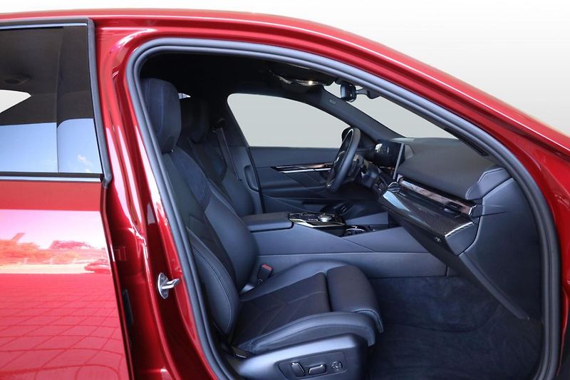 BMW Řada 5 540d xDrive Sedan - fotka 21 z 27
