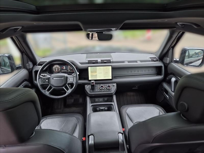 Land Rover Defender 3,0 110 D300 HSE - fotka 9 z 19