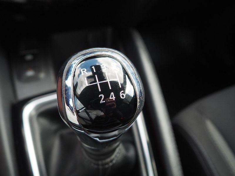 Nissan Qashqai (2019) 1.3 DIG-T 103 kW, 1. Maj ČR - fotka 30 z 34