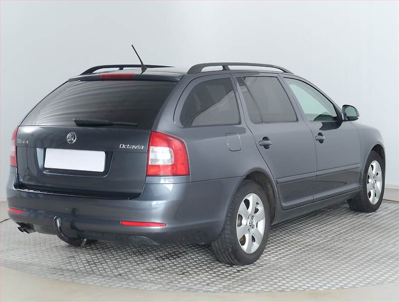 Škoda Octavia (2010) Ambiente 1.6 TDI 4x4, 4X4 - fotka 5 z 17