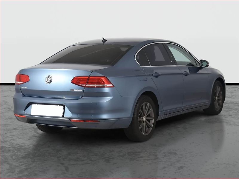 Volkswagen Passat (2015) 1.6 TDI, Navi, Tempomat - fotka 5 z 22