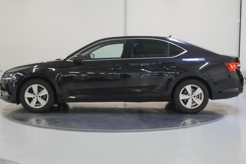 Škoda Superb - fotka 3 z 29