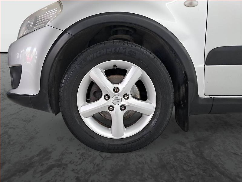 Suzuki SX4 (2007) 1.6 VVT, 4X4, ČR,1.maj - fotka 15 z 19