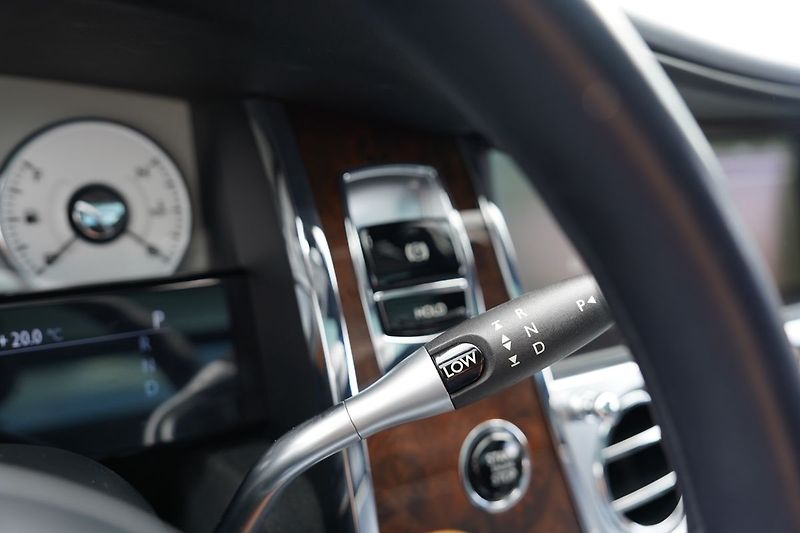Rolls-Royce Ghost 6.75i V12  570 PS - fotka 43 z 45