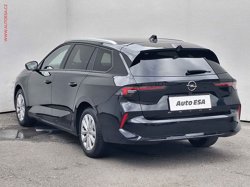 Opel Astra (2023) 1.5 CDTi Sports-Tourer, LED - fotka 6 z 19