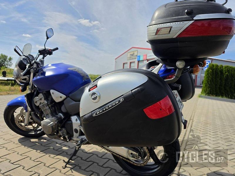 Honda CB 900 F Hornet (2004) - fotka 14 z 17