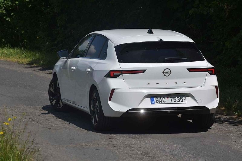 Nový Opel Astra je dobře využitelný v českém prostředí