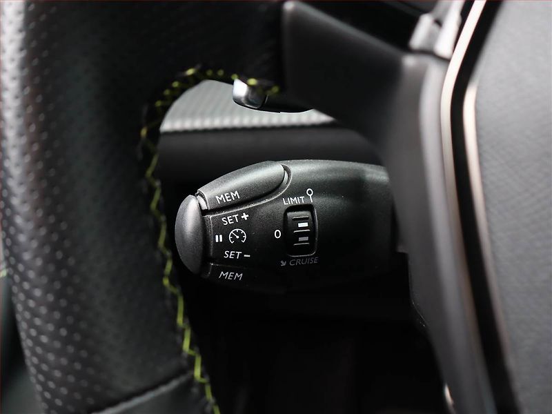 Peugeot 2008 (2021) GT Line 1.2 PureTech, Automat - fotka 17 z 22