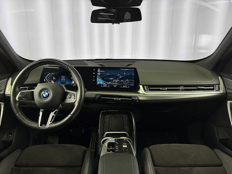 BMW iX1 xDrive 30 M-PAKET, INDIVIDUAL, - fotka 10 z 38