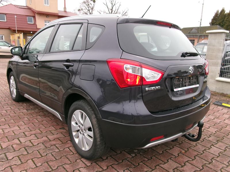 Suzuki SX4 S-Cross (2014) 1,6i AC TEMP VÝHŘEV TAŽNÉ - fotka 6 z 30