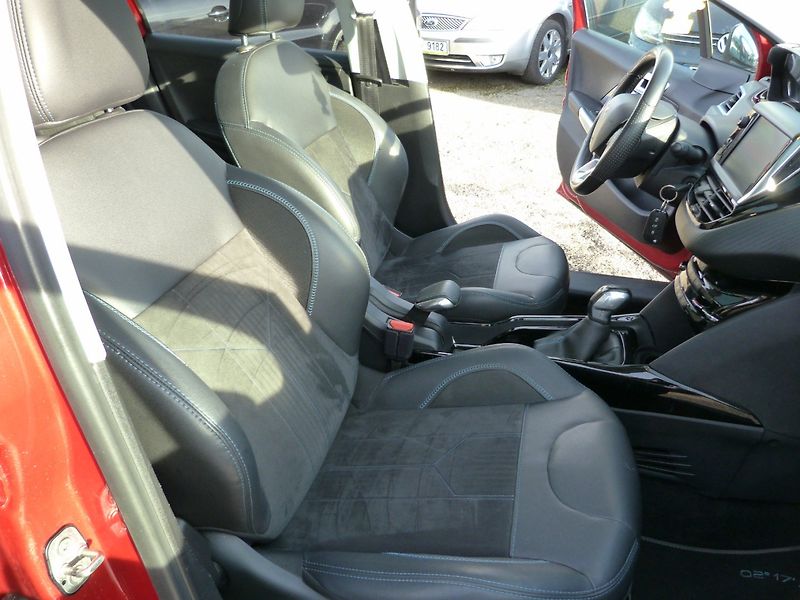 Peugeot 2008 1.2 PureTech Crossway 81 kw - fotka 10 z 20