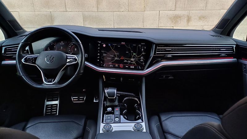 Volkswagen Touareg TSI 250kW R-LINE - fotka 8 z 33