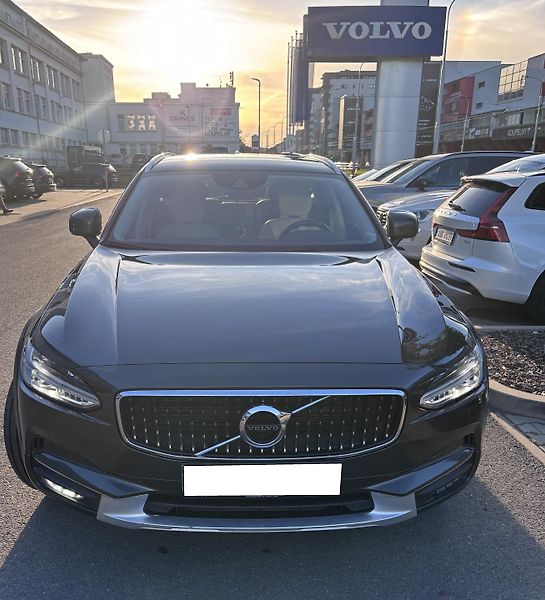 Volvo V90 (2018) 2.0 S90/ /147kW - fotka 8 z 19