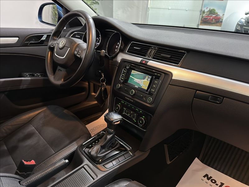 Škoda Superb 2,0   TSI DSG 147kW ELEG PANO - fotka 22 z 41