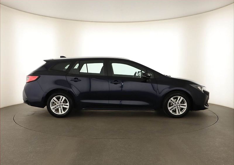 Toyota Corolla (2022) 1.8 Hybrid - fotka 6 z 20