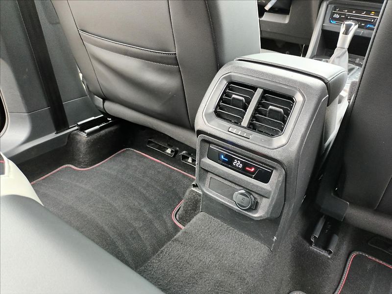 Volkswagen Tiguan 2,0 TDI,147KW,URBAN SPORT,4X4 - fotka 22 z 48