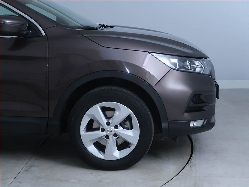 Nissan Qashqai (2021) 1.3 DIG-T, ČR,1.maj - fotka 12 z 16