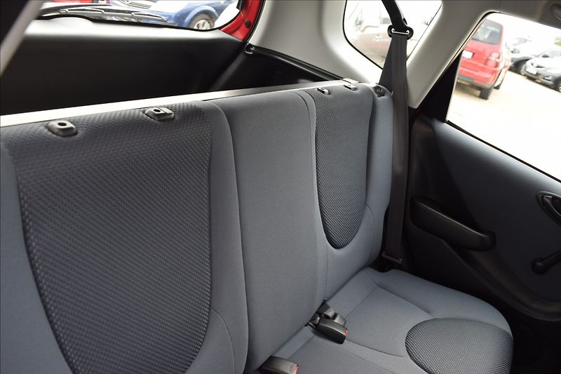 Honda Jazz 1,3 i 57KW NOVÁ STK BEZ KOROZE - fotka 21 z 45