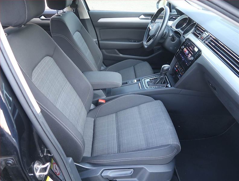 Volkswagen Passat (2022) Business 2.0 TDI, Automat - fotka 9 z 22
