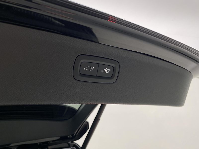 Volvo XC90 (2026) T8 AWD RECHARGE DARK ULTRA - fotka 23 z 79