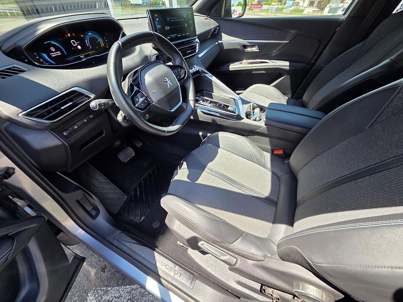 Peugeot 3008 (2023) 1.6 PHEV 165 ALLURE PACK EAT8 - fotka 9 z 32