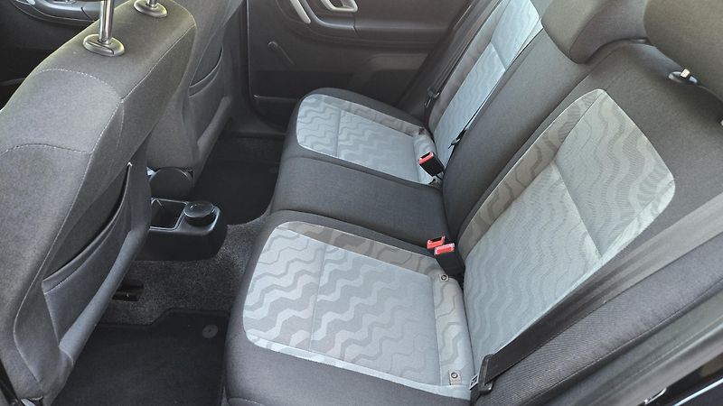 Škoda Fabia 1.4 16V STYLE EDITION 1MAJ. - fotka 17 z 32