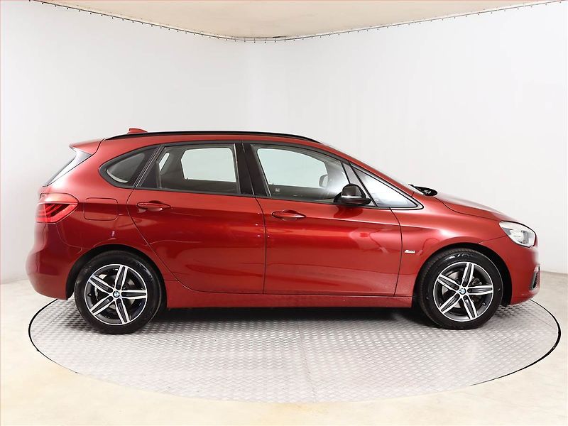BMW Řada 2 (2019) 216d Active Tourer, Automat - fotka 6 z 18