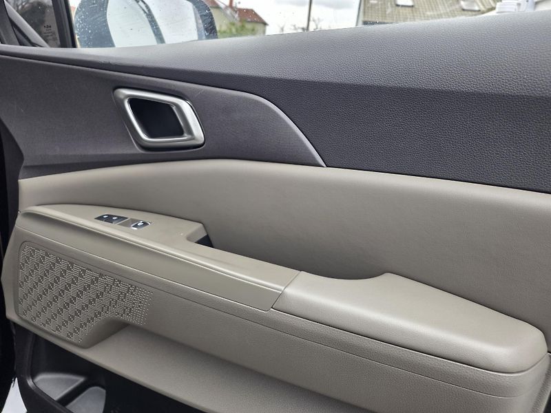 Kia Carnival 2.2-9 MÍST-DPH-KŮŽE - fotka 16 z 28