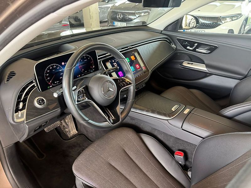 Mercedes-Benz Třídy E E 220d 4MATIC - fotka 19 z 20