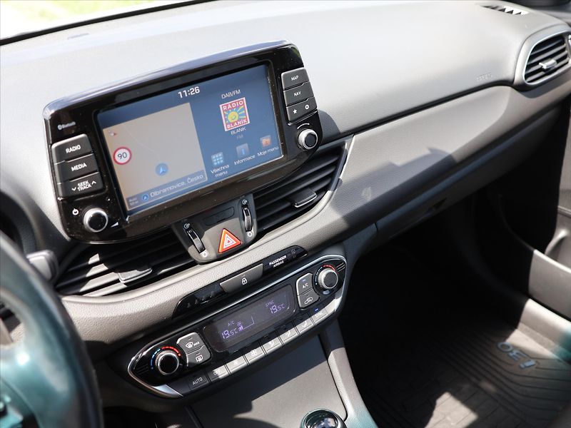 Hyundai i30 1.6 CRDi Automat CZ Style LED - fotka 23 z 37