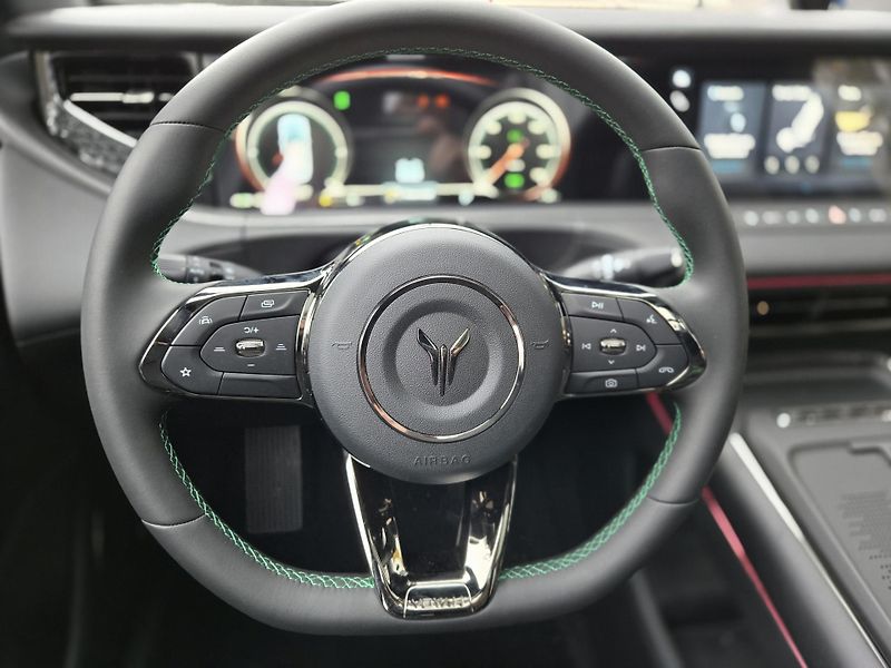 Voyah FREE 318 REV (2025) REV 318 AWD Hybrid - fotka 17 z 18