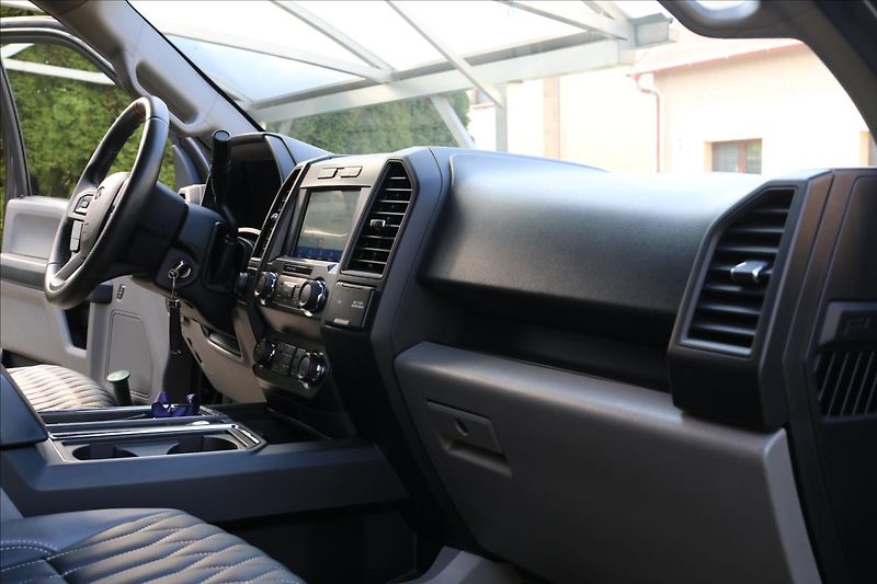 Ford F-150 5,0 V8, hardtop - fotka 53 z 64
