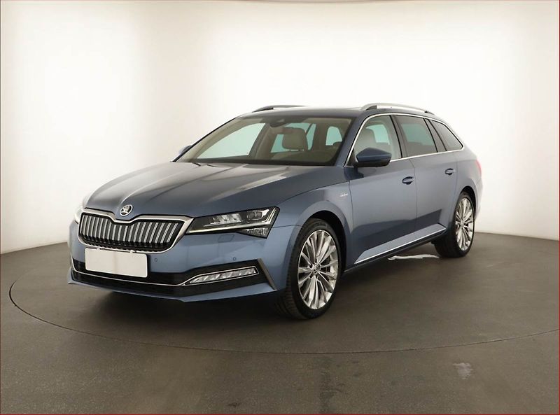Škoda Superb (2022) Laurin&Klement iV 1.4 TSI PHEV - fotka 2 z 21