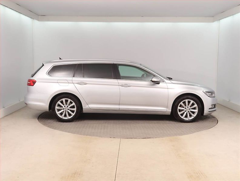 Volkswagen Passat (2018) Highline 2.0 TDI, Automat - fotka 6 z 17