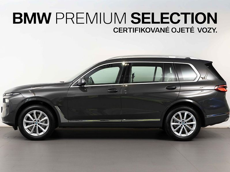 BMW X7 xDrive40i - fotka 2 z 25