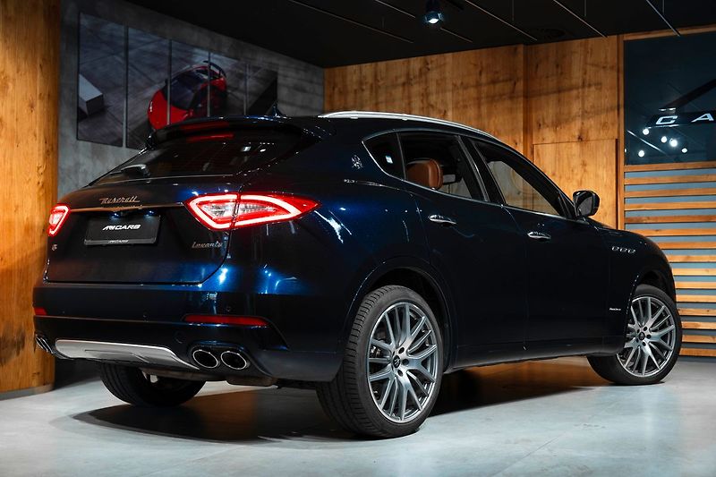 Maserati Levante GranLusso - fotka 24 z 24