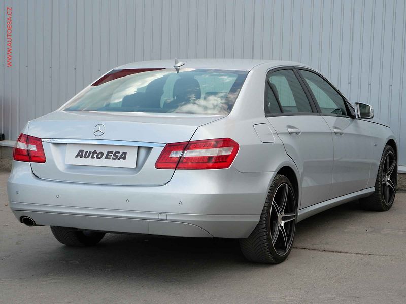 Mercedes-Benz Třídy E (2010) 1.8, AT, LED - fotka 4 z 22