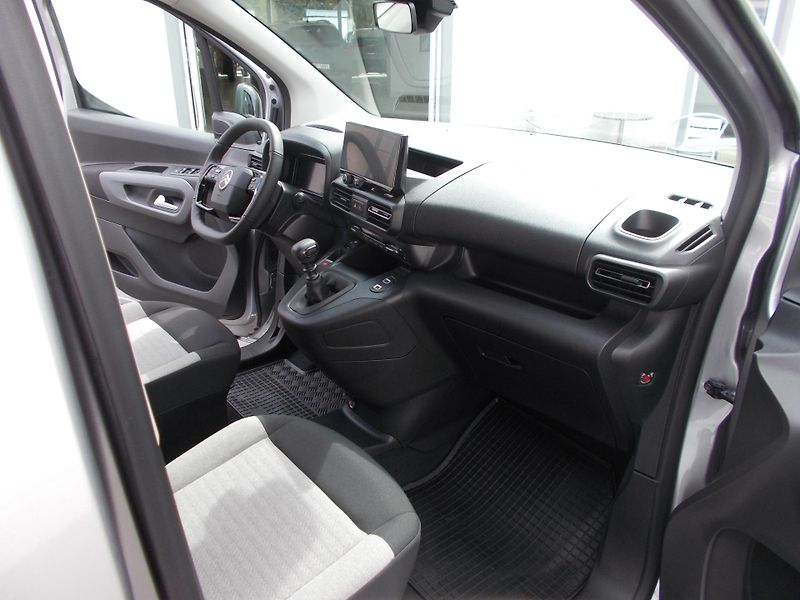 Citroën Berlingo (2026) PLUS Petrol 110k Manual - fotka 9 z 16