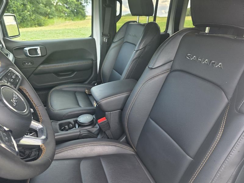 Jeep Wrangler (2024) Sahara Unlimited - fotka 7 z 9